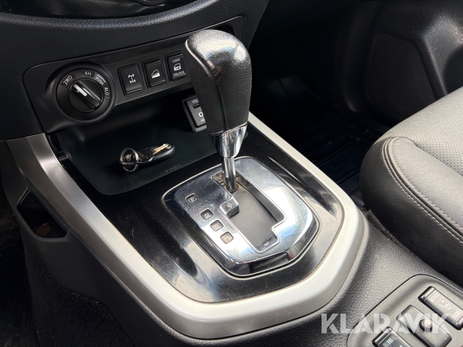 Pickup Nissan Navara Dubbelhytt 2.3 dCi 4WD Automatisk 190 hk med flakkåpa