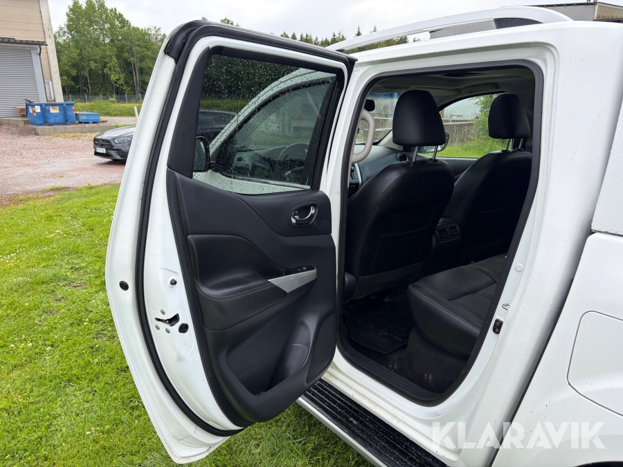 Pickup Nissan Navara Dubbelhytt 2.3 dCi 4WD Automatisk 190 hk med flakkåpa