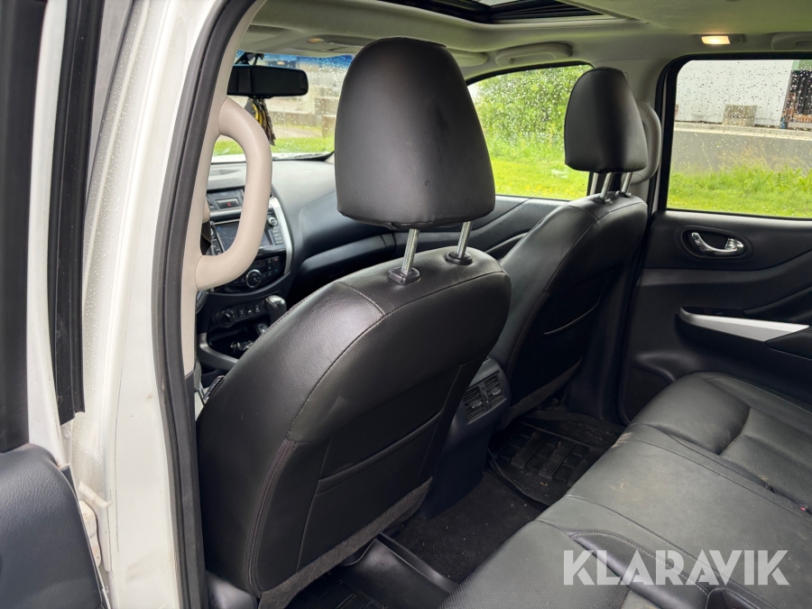 Pickup Nissan Navara Dubbelhytt 2.3 dCi 4WD Automatisk 190 hk med flakkåpa