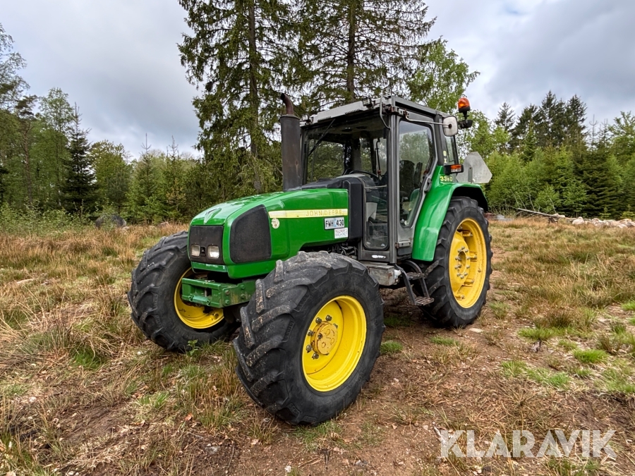 Traktor John Deere 3300