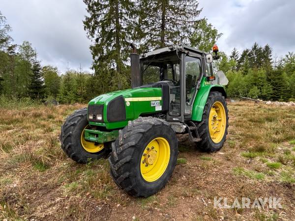 Traktor John Deere 3300
