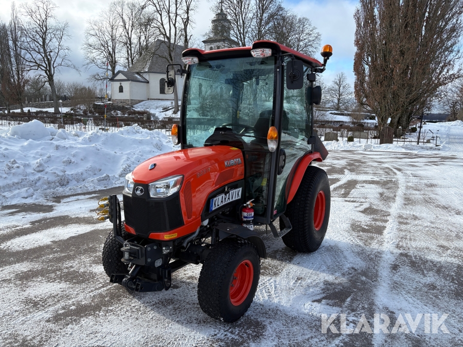 Traktor Kubota B2311 med frontlyft