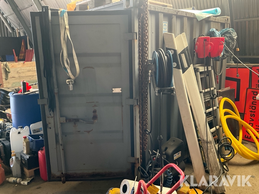 Container med elcentral och belysning