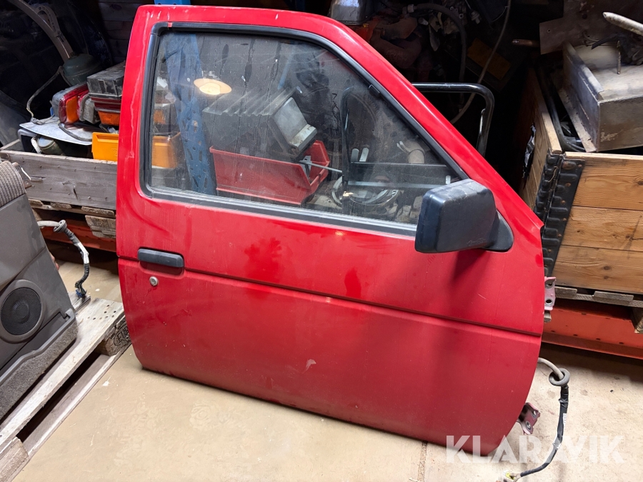 Framdörrar Nissan 2st