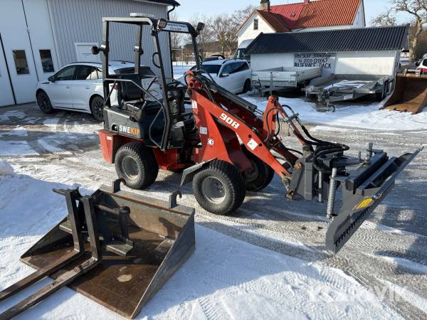 Kompaktlastare Swekip D25 908 4wd med redskap