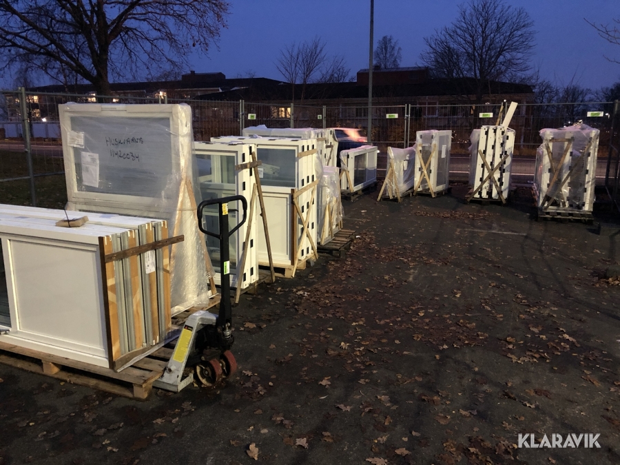 Fönster och dörrar Stort parti