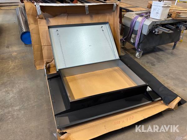 Taklucka med underbeslag