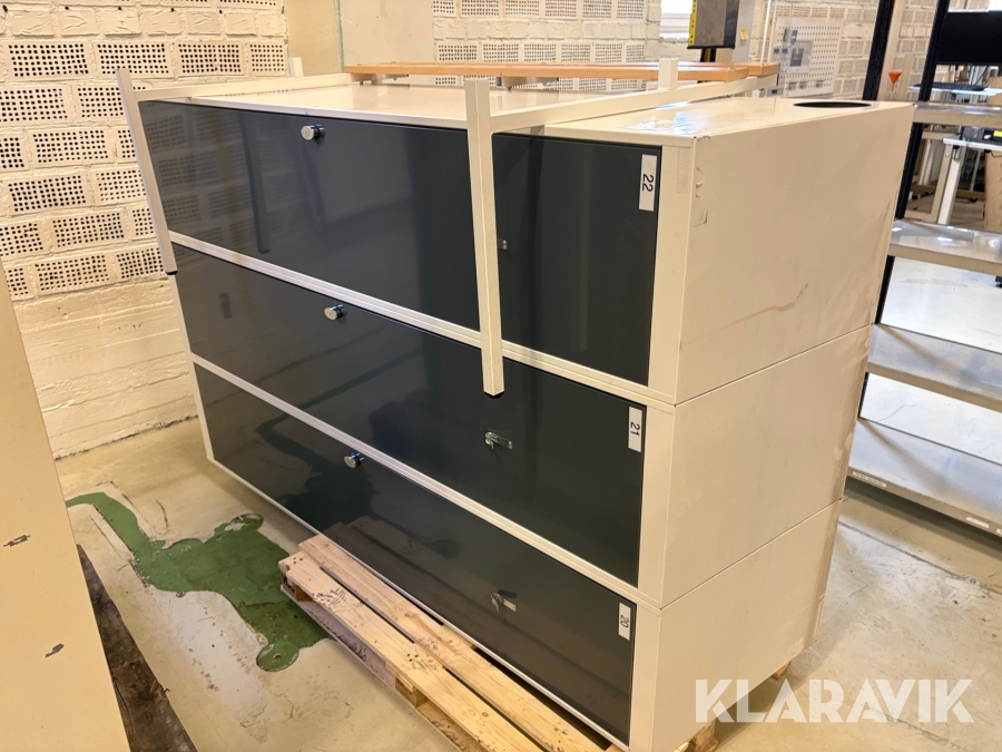 Klädskåp svart 2 st sektioner