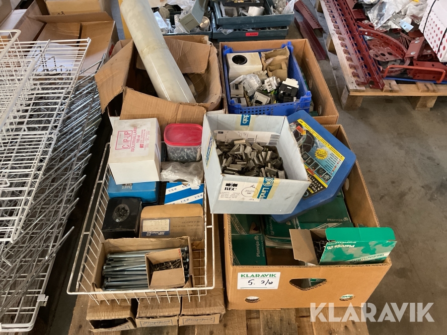 Diverse Skruvar muttrar klämmor med mera