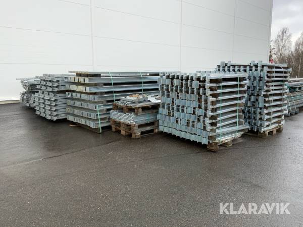 Stort parti pallställsmaterial