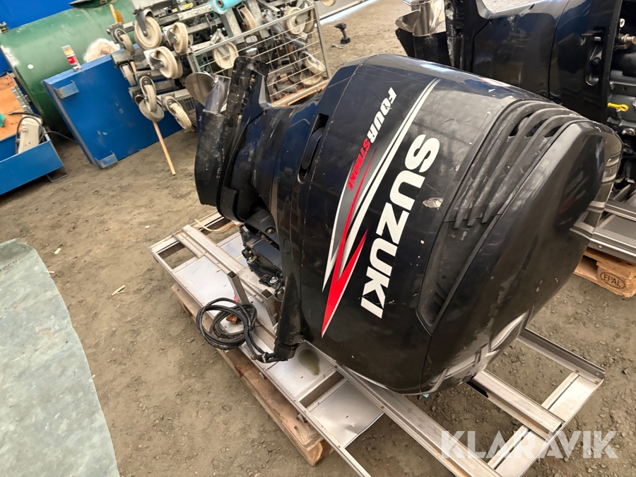 Utombordare Suzuki Ultimate 300hk apx V6 4.0L