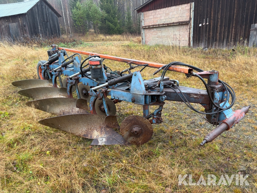 4-skärig plog Överum S-plog med SR-kropp