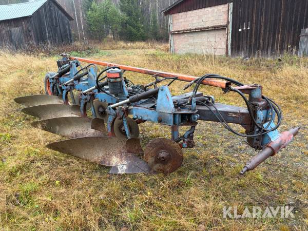 4-skärig plog Överum S-plog med SR-kropp