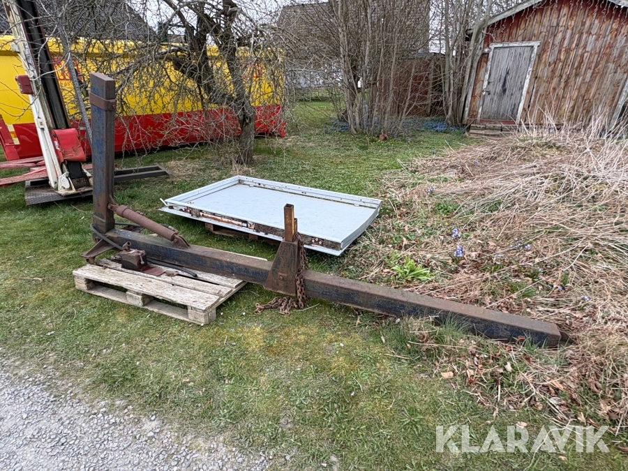 Dragbalk med hydraulpump