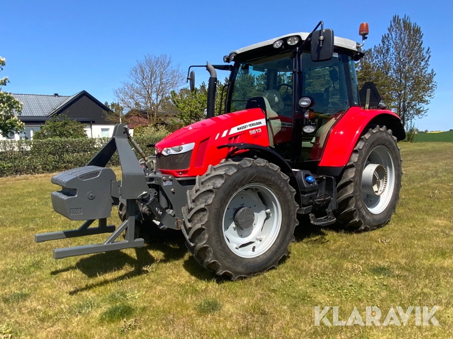 Traktor Massey Ferguson 5613 frontlyft