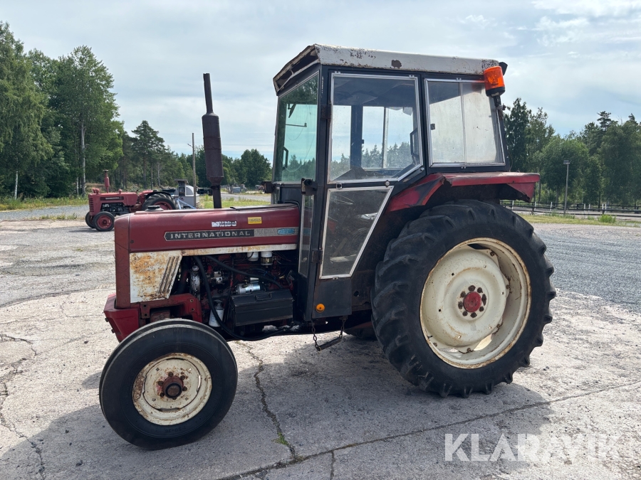 Traktor International 475