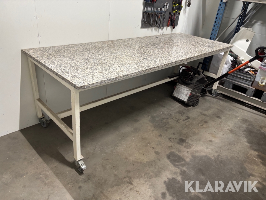 Arbetsbord med stenskiva