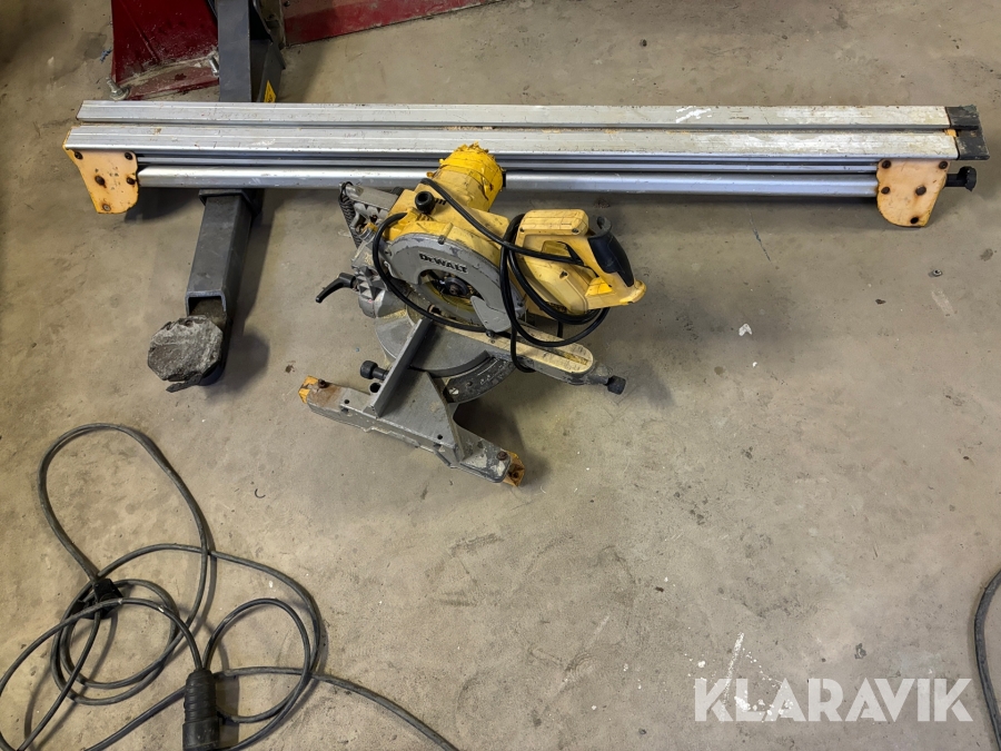 Kap- och geringssåg Dewalt DW777