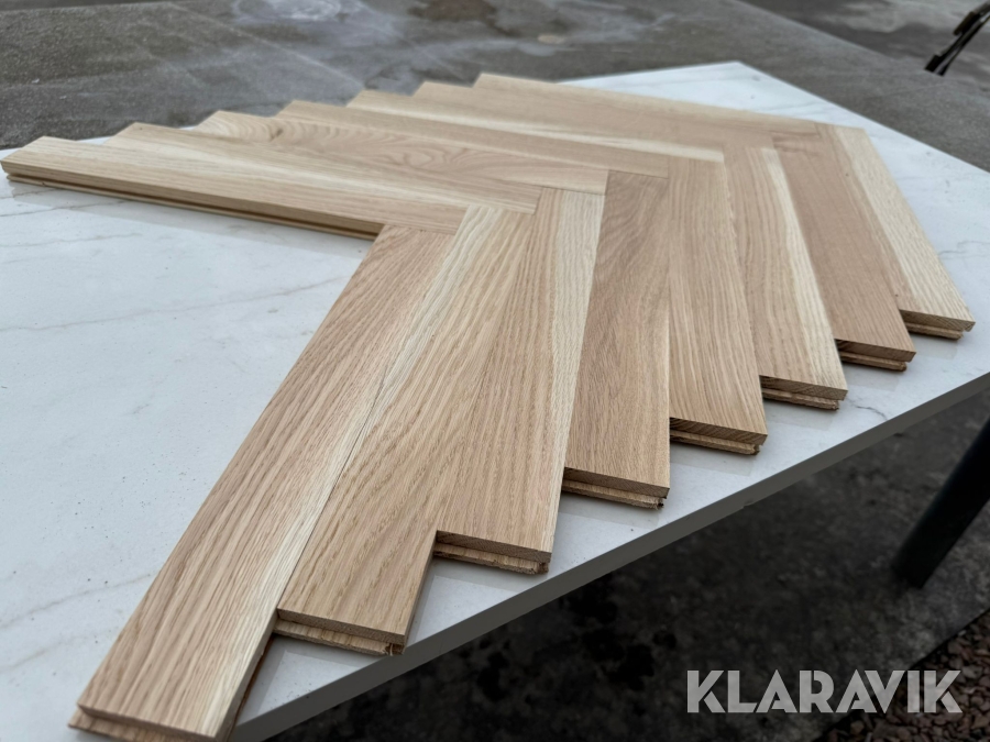 Massiv fiskbensparkett 90 kvm