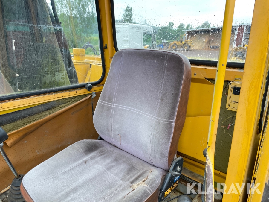 Grävmaskin Åkerman H7B med maskintrailer