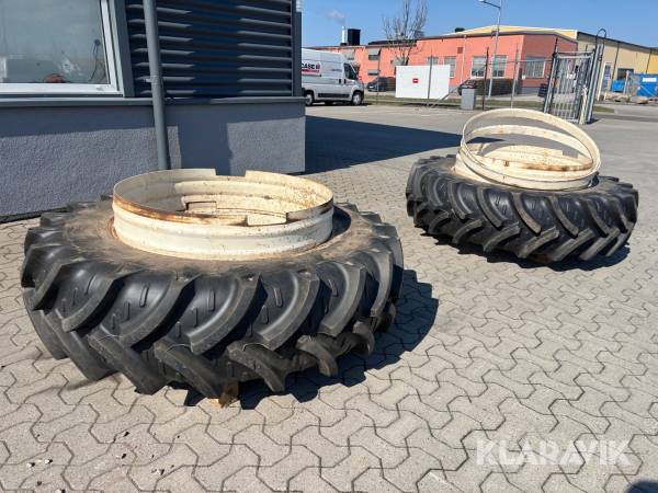 Dubbelmontage Kleber 16.9R38 med spännare och ringar