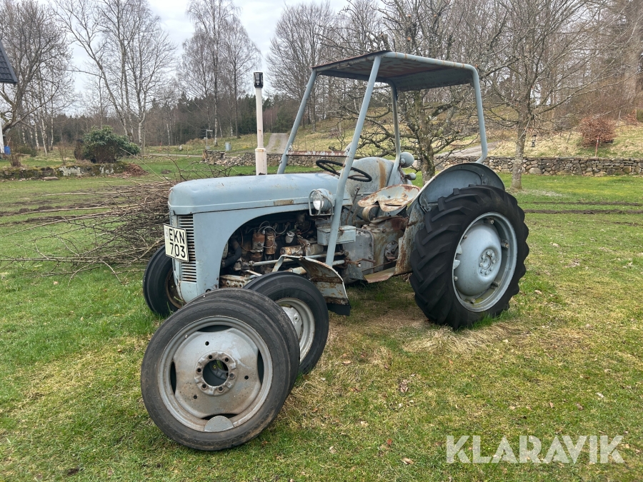 Traktor Massey Ferguson Grålle