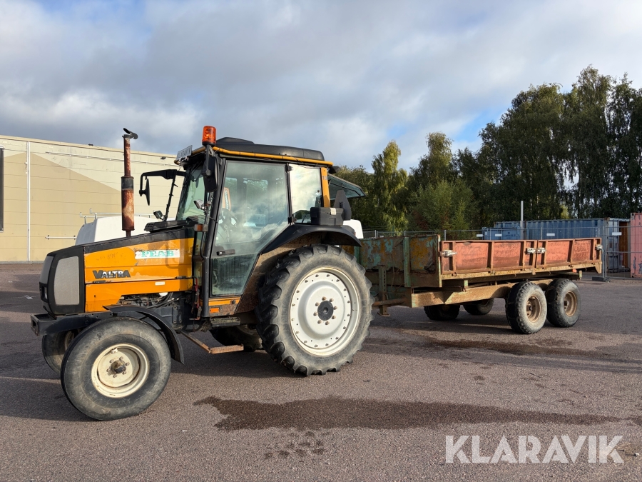 Traktor Valtra A65-2 med tippvagn