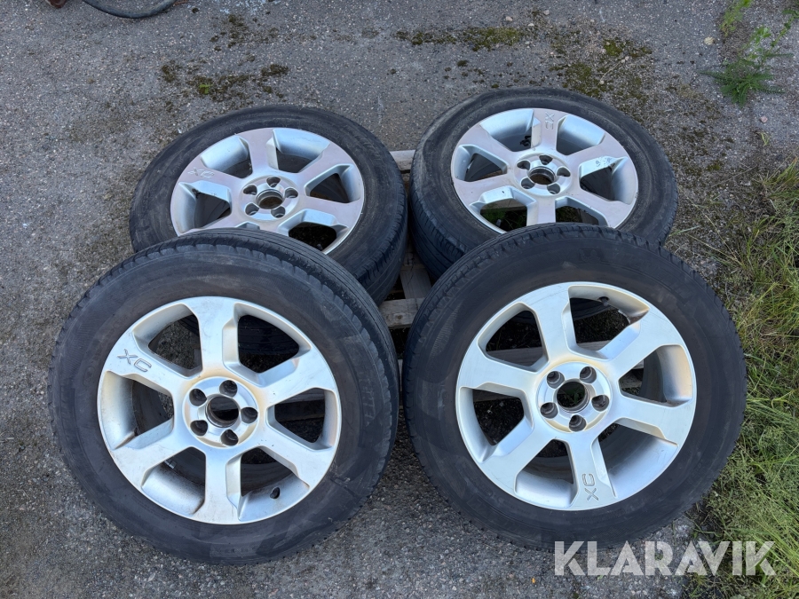 Däck på fälg 4 st Volvo 235/55 R17