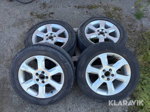 Däck på fälg 4 st Volvo 235/55 R17