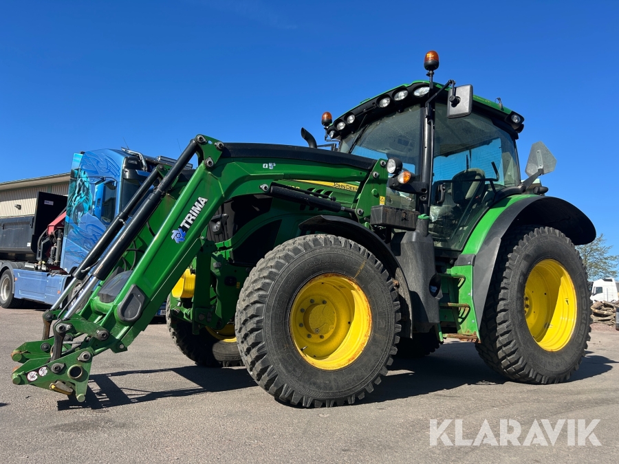 Traktor John Deere 6110R med lastare, gafflar & 2 skopor