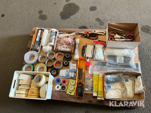 Tejp, buntband och saxar