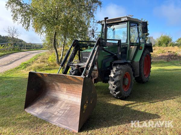 Traktor Fendt 304 LSA Turbomatic fyrhjulsdriven med Frontlastare, Skopa och Snöblad