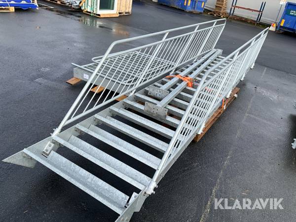 Brand/Evakueringstrappa Eurostair Rak, varmgalvad med förhöjning och vilplan, 1 st
