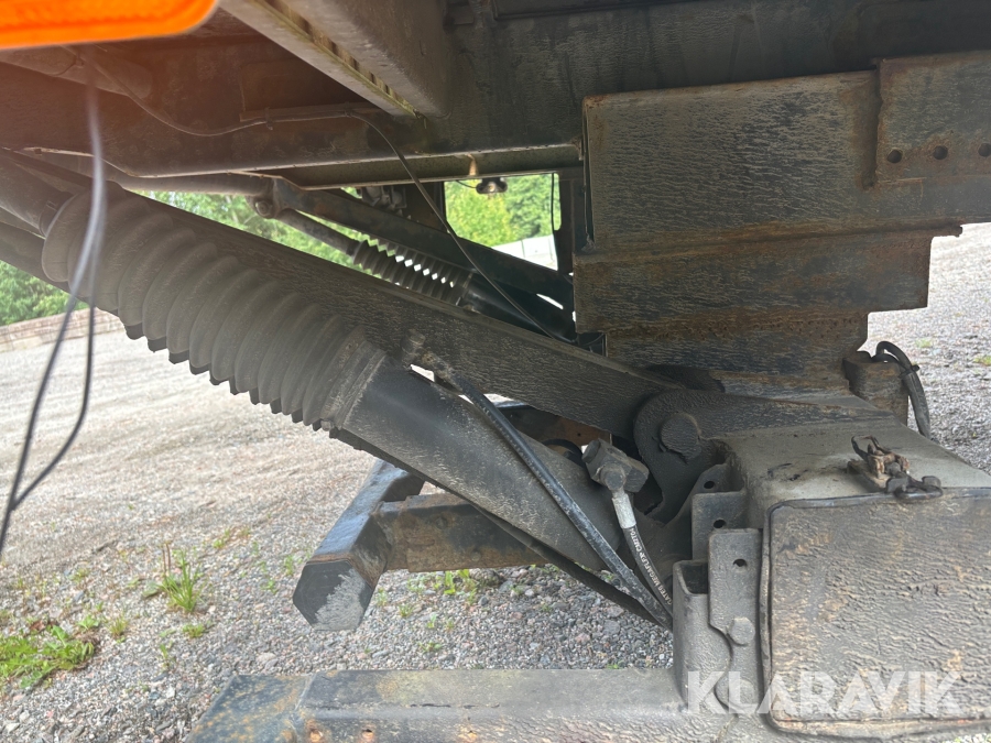 Lastväxlarflak med bakggavelslift, Vänersborg, Klaravik aukt