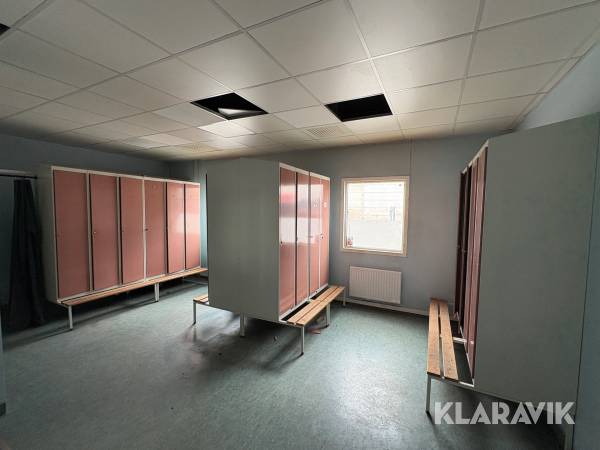 Omklädningsskåp, handfat och duschväggar