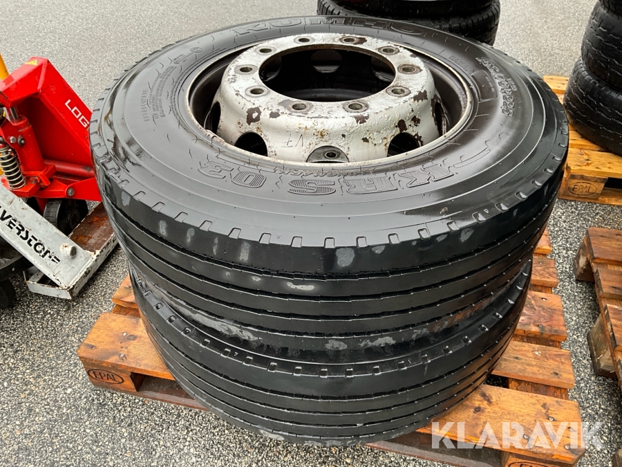 Däck på fälg Kumho 305/70-22,5