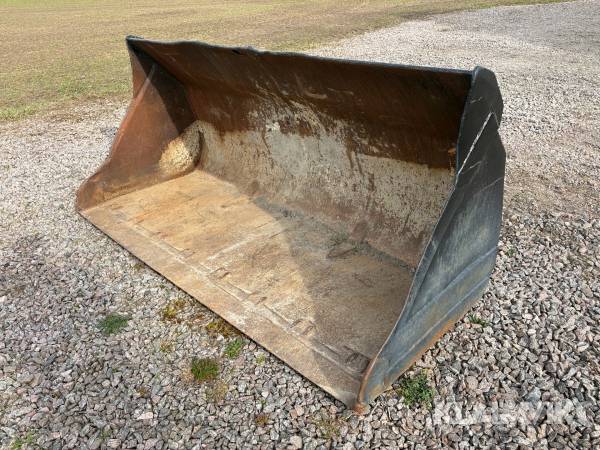 Skopa med gamla Stora BM-fäste