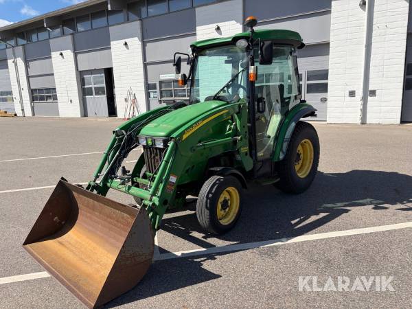 Traktor John Deere 3720