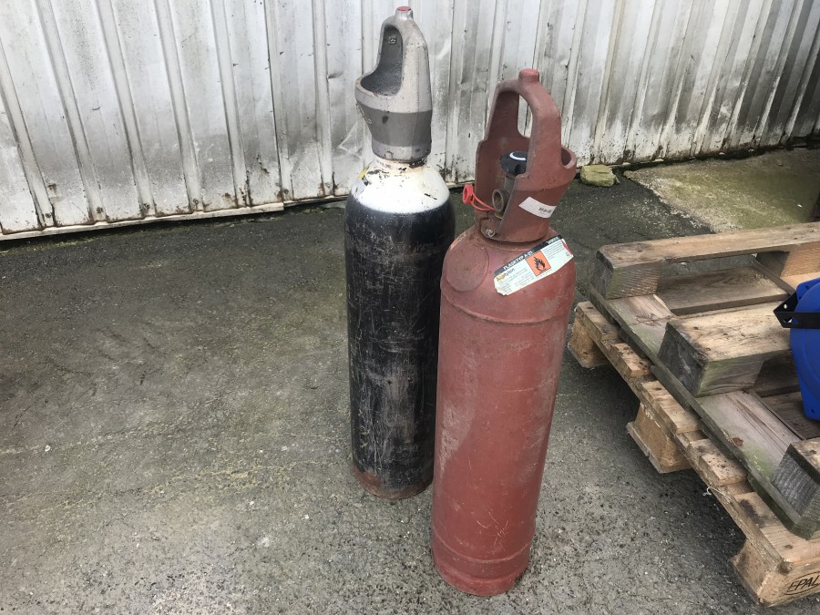 2 st Gasflaskor Acetylen och Oxygen
