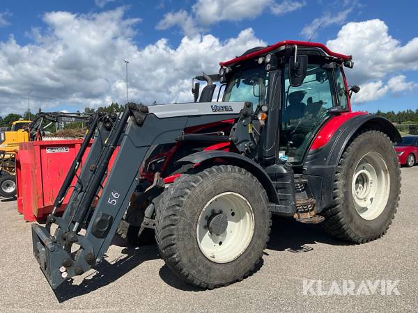 Traktor Valtra N134 TwinTrac med lastare