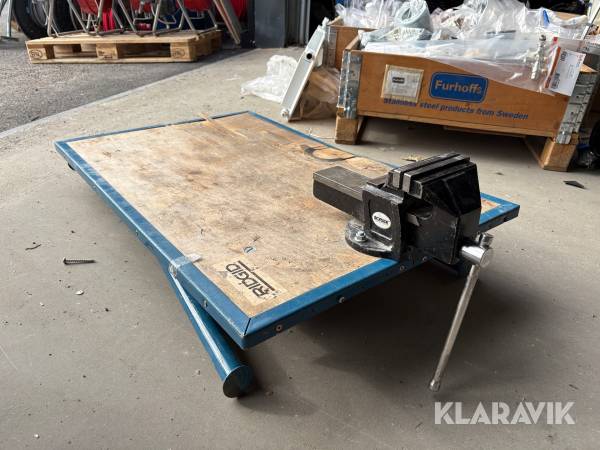 Arbetsbänk hopfällbar med skruvstäd