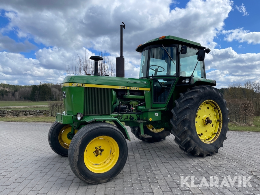 Traktor John Deere 4230