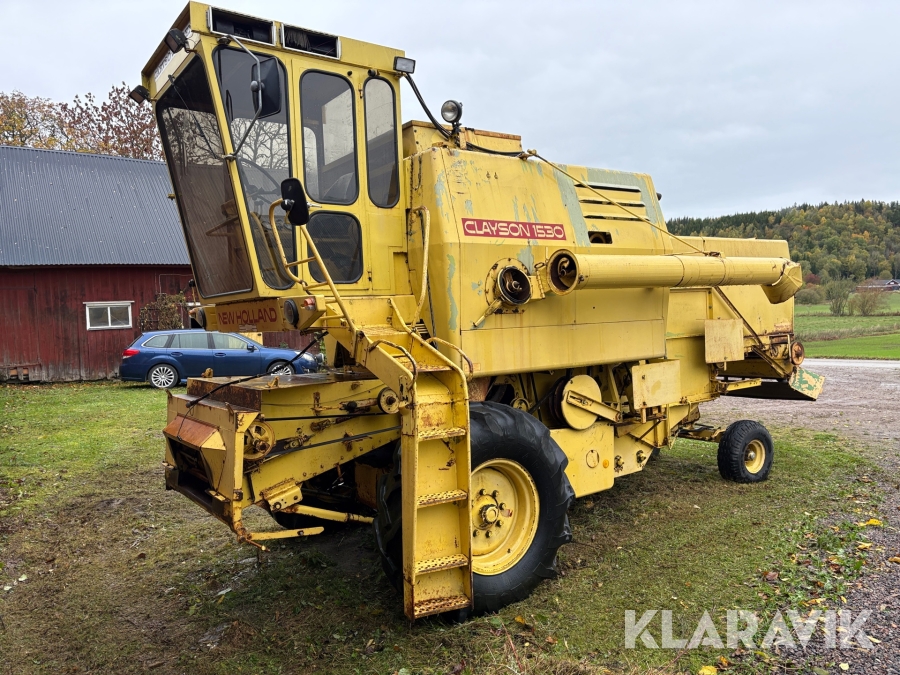 Skördetröska New Holland Clayson 1530 13ft med skärbordsvagn