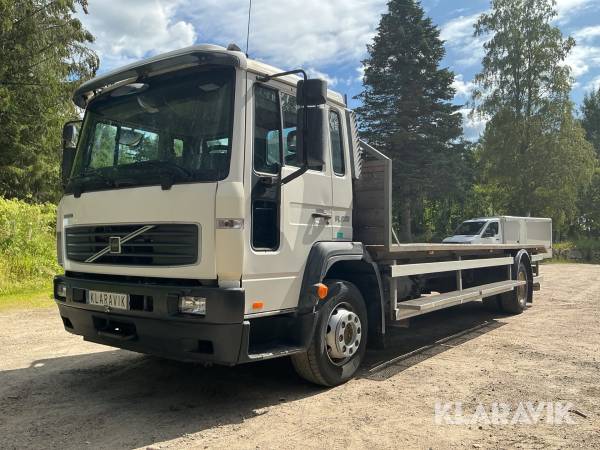 Flaklastbil Volvo FL220 med kran Pallfinger