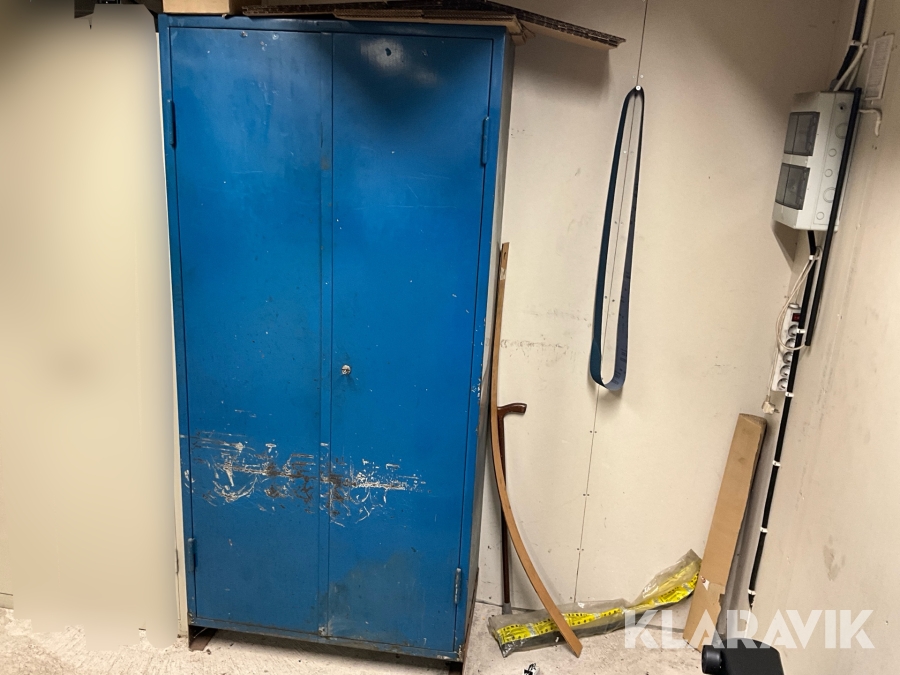 Industriskåp med 45 lådor