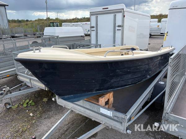 Motorbåt med dubbelskrov Gancza Boat G-465 endast skrov