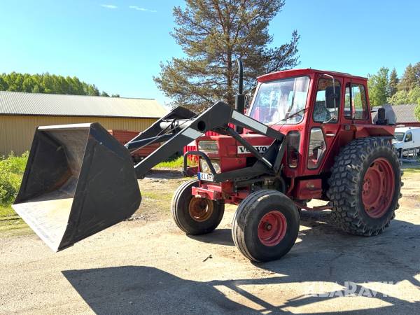 Traktor Volvo BM T 500 med tippvagn