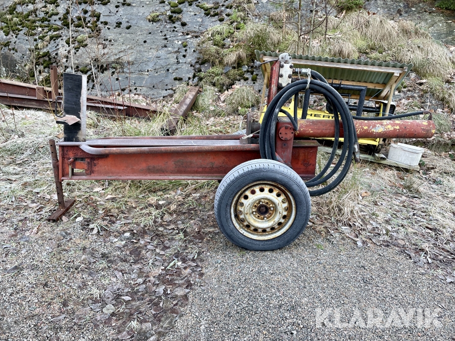 Vedklyv med hydraulaggregat