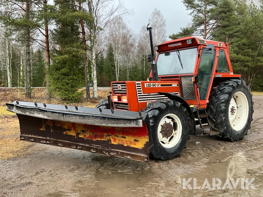 Traktor Fiat 110-90 DT med  Vreten snöblad och lyft/Truckstativ