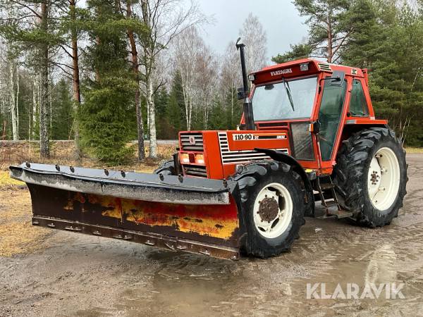 Traktor Fiat 110-90 DT med  Vreten snöblad och lyft/Truckstativ